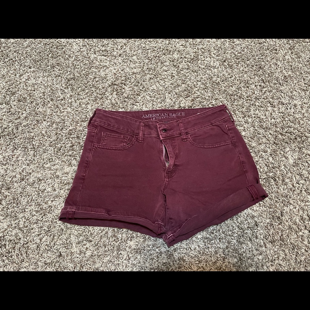 American Eagle, size 6, maroon shorts